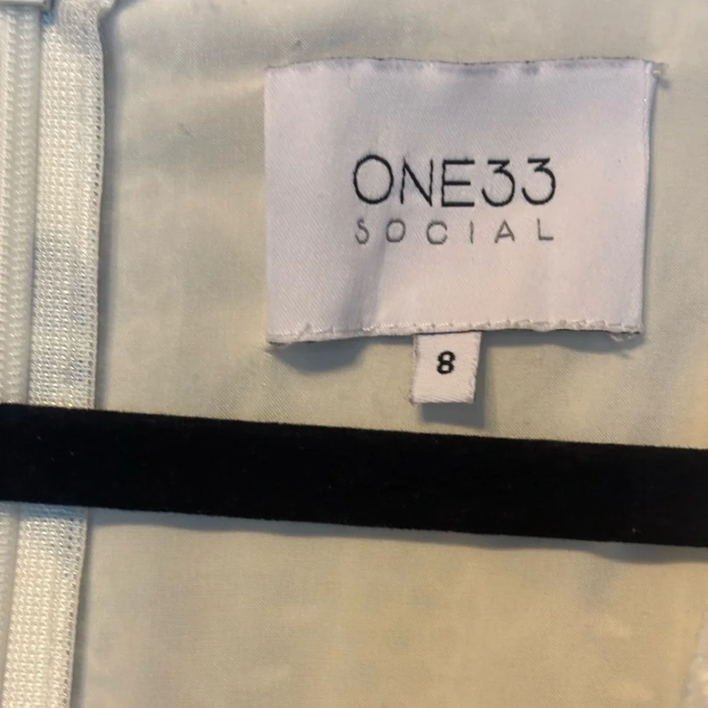 One 33 Social Floral Mini Dress Cut Out Long Sleeve White Blue Long Sleeve 8 - Picture 5 of 6